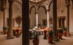 Palacio De Godoy Caceres, Curio Collection By Hilton